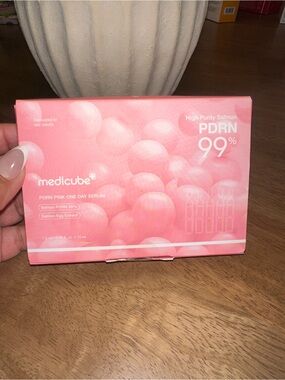Medicube PDRN Pink One Day Serum - Pink